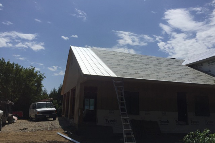 metal-roof-installation-in-process